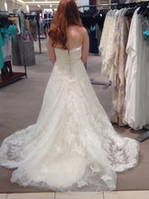 Load image into Gallery viewer, Monique Lhuillier &#39;Promise&#39; - Monique Lhuillier - Nearly Newlywed Bridal Boutique - 2
