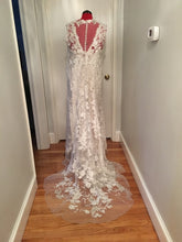 Load image into Gallery viewer, Allure Bridals &#39;Allure&#39; - Allure Bridals - Nearly Newlywed Bridal Boutique - 4
