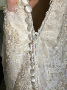 Mori Lee 'Lace' size 8 new wedding dress back view of buttons