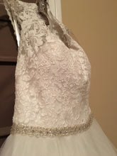 Load image into Gallery viewer, Allure Bridals &#39;9162&#39; - Allure Bridals - Nearly Newlywed Bridal Boutique - 1
