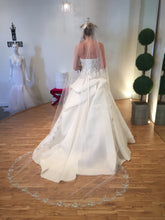 Load image into Gallery viewer, Monique Lhuillier &#39;Lenin Skirt&#39; - Monique Lhuillier - Nearly Newlywed Bridal Boutique - 2
