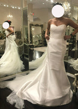 Load image into Gallery viewer, Badgley Mischka &#39;Taylor 13773&#39;
