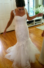 Load image into Gallery viewer, Monique Lhuillier &#39;Sonnet&#39; - Monique Lhuillier - Nearly Newlywed Bridal Boutique - 1
