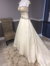 Load image into Gallery viewer, Kenneth Pool &#39;Majestic&#39; - Kenneth Pool - Nearly Newlywed Bridal Boutique - 2

