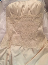 Load image into Gallery viewer, Judd Waddell &#39;3080 Neckline&#39; - Judd Waddell - Nearly Newlywed Bridal Boutique - 2
