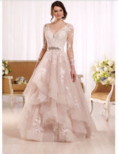 Load image into Gallery viewer, Essence of Australia &#39;2186&#39; size 10 new wedding dress front view on model
