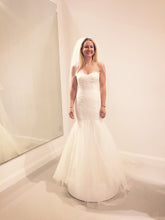 Load image into Gallery viewer, Monique Lhuillier &#39;1516&#39; - Monique Lhuillier - Nearly Newlywed Bridal Boutique - 2
