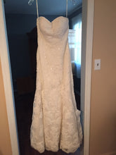 Load image into Gallery viewer, Demetrios &#39;900&#39; - Demetrios - Nearly Newlywed Bridal Boutique - 1
