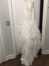 Load image into Gallery viewer, Victoria&#39;s &#39;2652&#39; - Victoria&#39;s - Nearly Newlywed Bridal Boutique - 2
