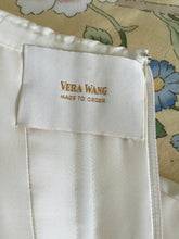 Load image into Gallery viewer, Vera Wang &#39;Ivory Dress&#39; - Vera Wang - Nearly Newlywed Bridal Boutique - 7
