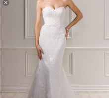 Load image into Gallery viewer, Priscilla of Boston &#39;4716&#39; size 6 used wedding dress close up front view on model
