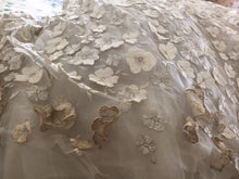 Load image into Gallery viewer, Francesca Miranda &#39;Ambrosia&#39; size 2 used wedding dress close up of flowers of dress
