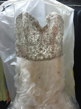 Load image into Gallery viewer, Lazaro &#39;3161&#39; size 10 new wedding dress front view on hanger
