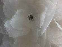 Load image into Gallery viewer, Lazaro &#39;3161&#39; size 10 new wedding dress close up of flower detail
