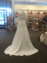 Load image into Gallery viewer, David&#39;s Bridal &#39;White Soft Rich&#39; - dAVIDS bRIDAL - Nearly Newlywed Bridal Boutique - 2
