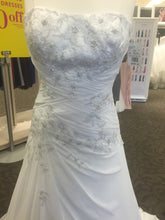 Load image into Gallery viewer, David&#39;s Bridal &#39;White Soft Rich&#39; - dAVIDS bRIDAL - Nearly Newlywed Bridal Boutique - 3
