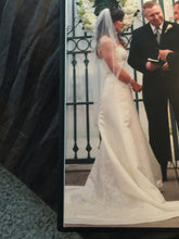Load image into Gallery viewer, Casablanca &#39;1994&#39; - Casablanca - Nearly Newlywed Bridal Boutique - 7
