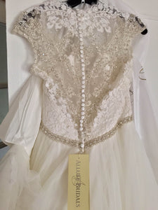 Allure '9142' size 6 new wedding dress back back view on hanger