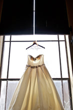 Load image into Gallery viewer, Aura Bridal &#39;1057&#39; size 14 used wedding dress back view on hanger
