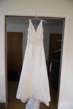 Load image into Gallery viewer, Romona Keveza Classic Wedding Dress - Romona Keveza - Nearly Newlywed Bridal Boutique - 1
