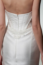 Load image into Gallery viewer, Kenneth Pool &#39;Milani&#39; size 6 sample wedding dress back view close up on bride
