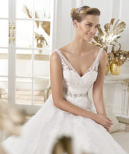 Load image into Gallery viewer, Pronovias &#39;Lauris&#39; - Pronovias - Nearly Newlywed Bridal Boutique - 4
