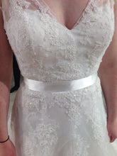Load image into Gallery viewer, Pronovias &#39;Lauris&#39; - Pronovias - Nearly Newlywed Bridal Boutique - 8

