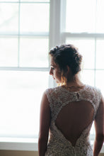 Load image into Gallery viewer, Allure Bridals &#39;9104&#39; - Allure Bridals - Nearly Newlywed Bridal Boutique - 4
