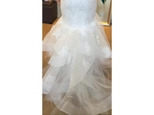 Load image into Gallery viewer, Monique Lhuillier &#39;Teagan&#39; - Monique Lhuillier - Nearly Newlywed Bridal Boutique - 3
