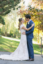 Load image into Gallery viewer, Anna Maier &#39;Gabrielle&#39; size 0 used wedding dress side view on bride
