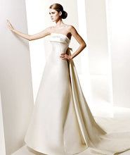 Load image into Gallery viewer, Pronovias &#39;Onil&#39; - Pronovias - Nearly Newlywed Bridal Boutique - 1
