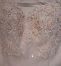 Load image into Gallery viewer, Watters &#39;Napa&#39; Style 9075B - Watters - Nearly Newlywed Bridal Boutique - 4
