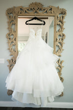 Load image into Gallery viewer, Monique Lhuillier &#39;1518&#39; - Monique Lhuillier - Nearly Newlywed Bridal Boutique - 1

