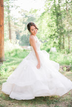 Load image into Gallery viewer, Monique Lhuillier &#39;1518&#39; - Monique Lhuillier - Nearly Newlywed Bridal Boutique - 3
