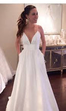 Load image into Gallery viewer, Custom &#39;McCant&#39; - Custom made - Nearly Newlywed Bridal Boutique - 4
