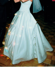 Load image into Gallery viewer, Audrey Hart &#39;Italian Satin&#39; size 6 used wedding dress side view on bride

