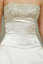 Load image into Gallery viewer, Reem Acra &#39;A Rose For You&#39; - Reem Acra - Nearly Newlywed Bridal Boutique - 3
