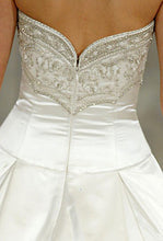 Load image into Gallery viewer, Reem Acra &#39;A Rose For You&#39; - Reem Acra - Nearly Newlywed Bridal Boutique - 4
