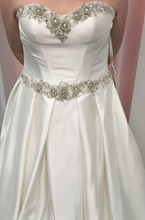Load image into Gallery viewer, Aura Bridal &#39;1057&#39; size 14 used wedding dress front view close up on bride
