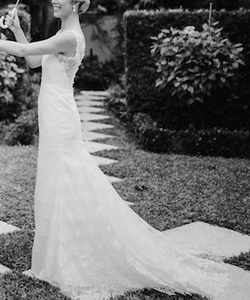 Carolina Herrera 'Daisy' size 2 used wedding dress side view on model