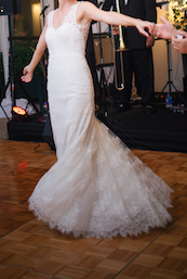 Carolina Herrera 'Daisy' size 2 used wedding dress side view on bride