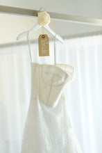 Load image into Gallery viewer, Monique Lhuillier &#39;Treasure&#39; - Monique Lhuillier - Nearly Newlywed Bridal Boutique - 2
