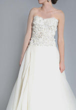 Load image into Gallery viewer, Monique Lhuillier &#39;Cypress&#39; Corset Gown - Monique Lhuillier - Nearly Newlywed Bridal Boutique - 3

