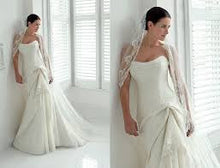 Load image into Gallery viewer, Suzanne Neville &#39;Amoure&#39; - Suzanne Neville - Nearly Newlywed Bridal Boutique - 3
