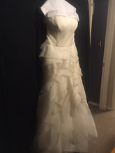 Load image into Gallery viewer, Vera Wang &#39;Deidre&#39; size 8 used wedding dress front view on mannequin
