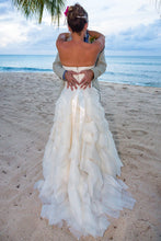 Load image into Gallery viewer, Vera Wang &#39;Deidre&#39; size 8 used wedding dress back view on bride

