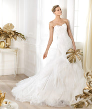 Load image into Gallery viewer, Pronovias &#39;Leiben&#39; - Pronovias - Nearly Newlywed Bridal Boutique - 1
