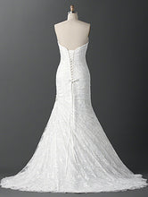 Load image into Gallery viewer, Alfred Angelo &#39;Juliet&#39; size 6 new wedding dress back view on mannequin

