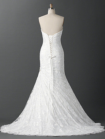 Alfred Angelo 'Juliet' size 6 new wedding dress back view on mannequin