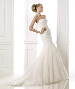 Pronovias 'Babia' size 8 sample wedding dress front view on model